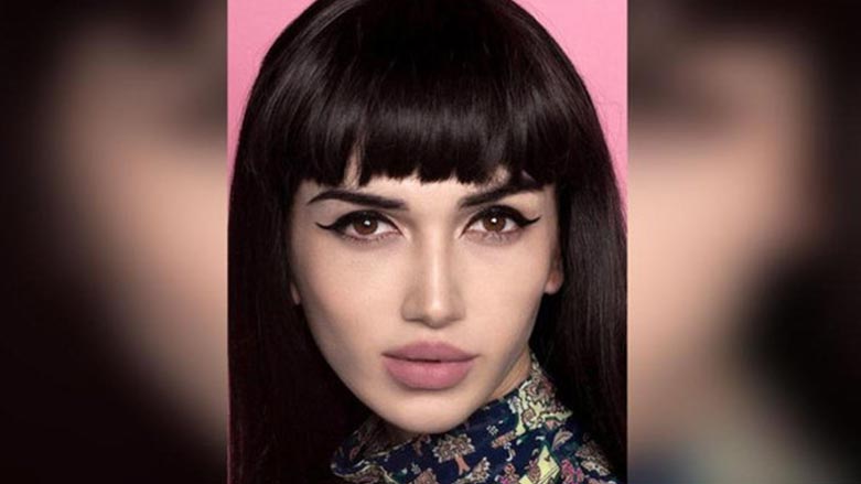 به‌ر له‌وه‌ى تاجى له‌سه‌ر بنێن شاجوان وتى "من كوڕم"