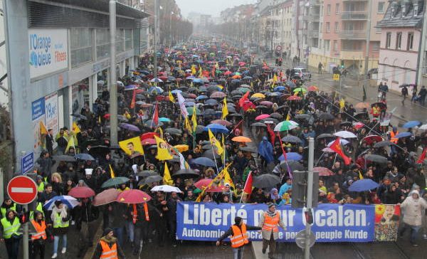 هزاران نفر در استراسبورگ فرانسه خواستار توقف حملات ترکیه به عفرین شدند