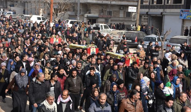  جنازه 18 عضو نیروهای سوریه دموکراتیک و پنج شهروند غیر نظامی روز 14 بهمن در مراسم باشکوهی در عفرین به خاک سپرده شدند.