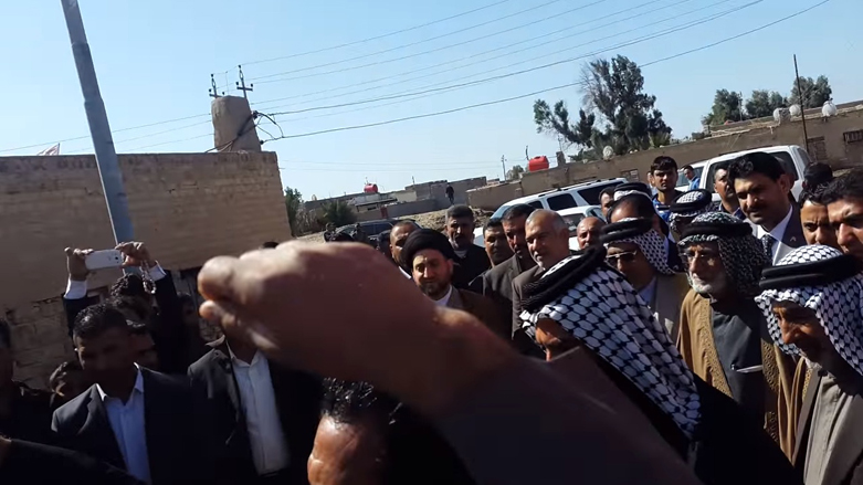 به‌ڤیدیۆ.. هۆسه‌یه‌كی عه‌ره‌به‌كان عه‌ممار حه‌كیم ناچار ده‌كات له‌شوێنی هۆسه‌كه‌ رابكات