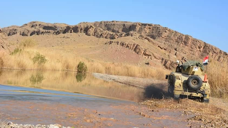 عربة عسكرية عراقية في منطقة جبلية في طوزخورماتو - صورة تداولها مدونون يوم امس الاربعاء