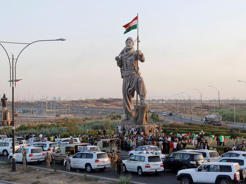 په‌يكه‌رى پێشمه‌رگه‌ له‌ ده‌روازه‌ى شارى كه‌ركووك، پێش خيانه‌تى 16ى ئۆكتۆبه‌رى به‌شێك له‌ به‌رپرسانى يه‌كێتى