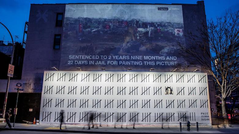 A new work by Banksy in downtown Manhattan protests the imprisonment of Zehra Dogan. (Photo: The New York Times/Tony Cenicola)