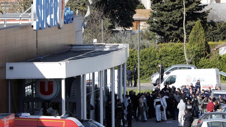 A general view shows gendarmes and police officers at a supermarket after a hostage situation in Trebes, France, March 23, 2018. (Photo: Reuters)