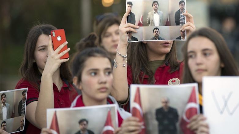 Students of Mehmet Akif College in Kosovo's capital Pristina protest the arrest and extradition of their teachers, Pristina, March 29, 2018. (Photo: Associated Press)