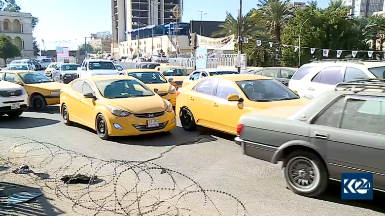 شاهد | ازدحامات بغداد "تقلب الدنيا" والناس يلوذون بدجلة