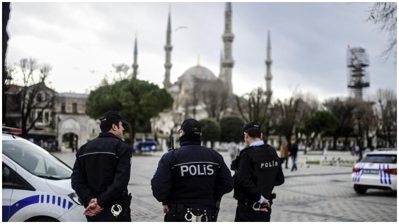 li Stenbolê 8 rojnamevan hatin binçavkirin