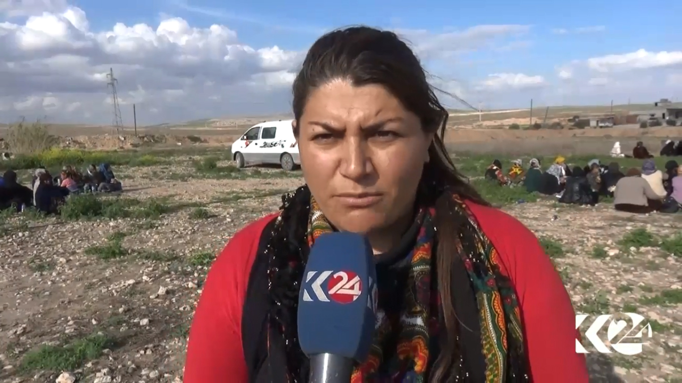 بالصور.. كورديات يعتصمن من أجل عفرين أمام قاعدة أمريكية 