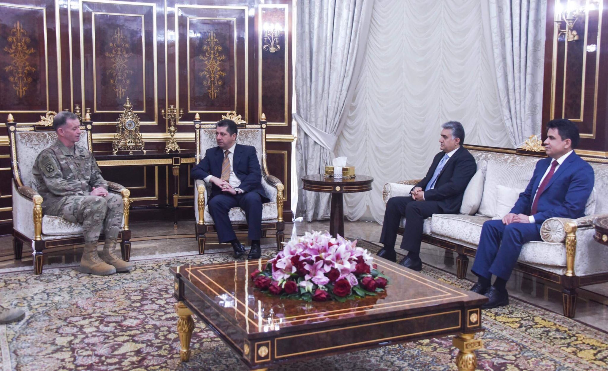 دیداری نێوان مه‌سرور بارزانی، راوێژکاری ئەنجوومەنی ئاسایشی هەرێمی کوردستان و جەنەراڵ وۆلتر پایێت  فەرماندەی گشتیی هێزی هاوپەیمانان لە عێراق و شاندی یاوەری