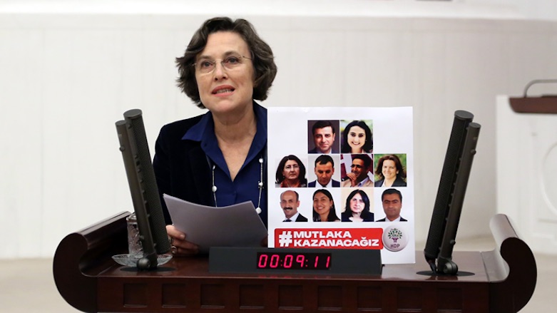 HDP's Filiz Kerestecioglu displays at the Turkish Parliament a collage of the pictures of her fellow lawmakers imprisoned or ousted from the assembly, April 19, 2019. (Photo: HDP)