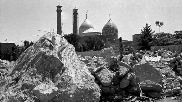 مقبره رضا شاه پهلوی در اوایل انقلاب اسلامی ایران از سوی آیت‌‌الله خلخالی تخریب شد