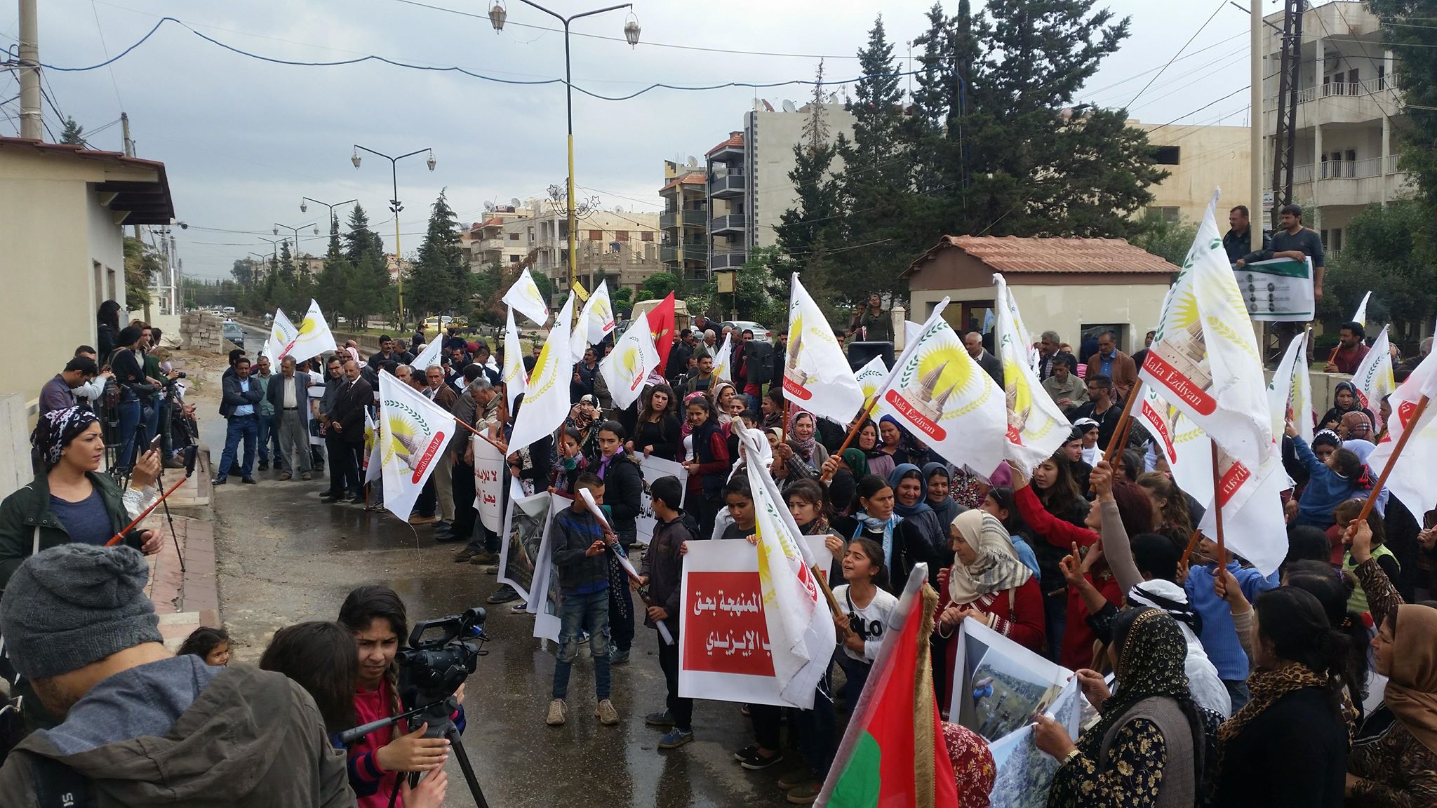 بالصور.. الايزيديون يدقون ناقوس الخطر و مخاوف من سيناريو 