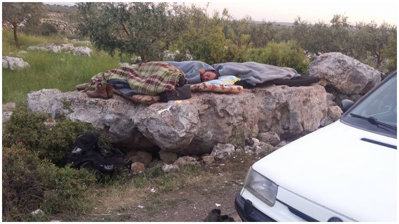 Derbiderên Efrînê li rêbenda gundê Kîmarê asê mane