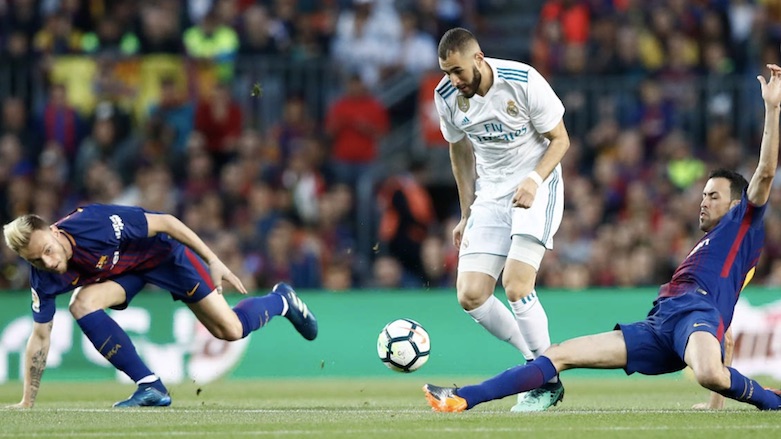 Real Madrid forward Karim Benzema evades a tackle from Barcelona's midfield players. (Photo: Social Media)