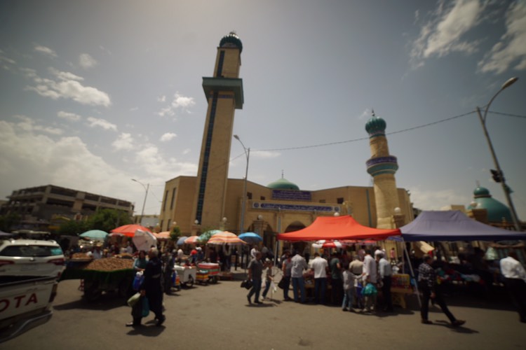 بە وێنە... نزا و پاڕانەوەی رۆژوەوانان لە مزگەوتی گەورەی سلێمانی