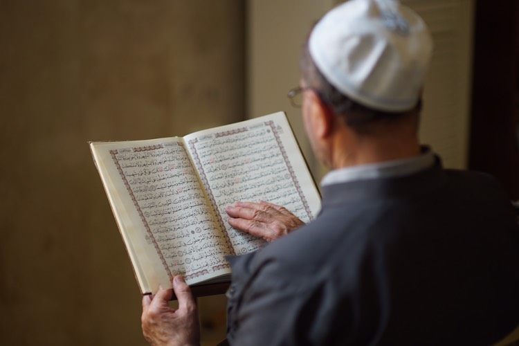 بە وێنە... نزا و پاڕانەوەی رۆژوەوانان لە مزگەوتی گەورەی سلێمانی