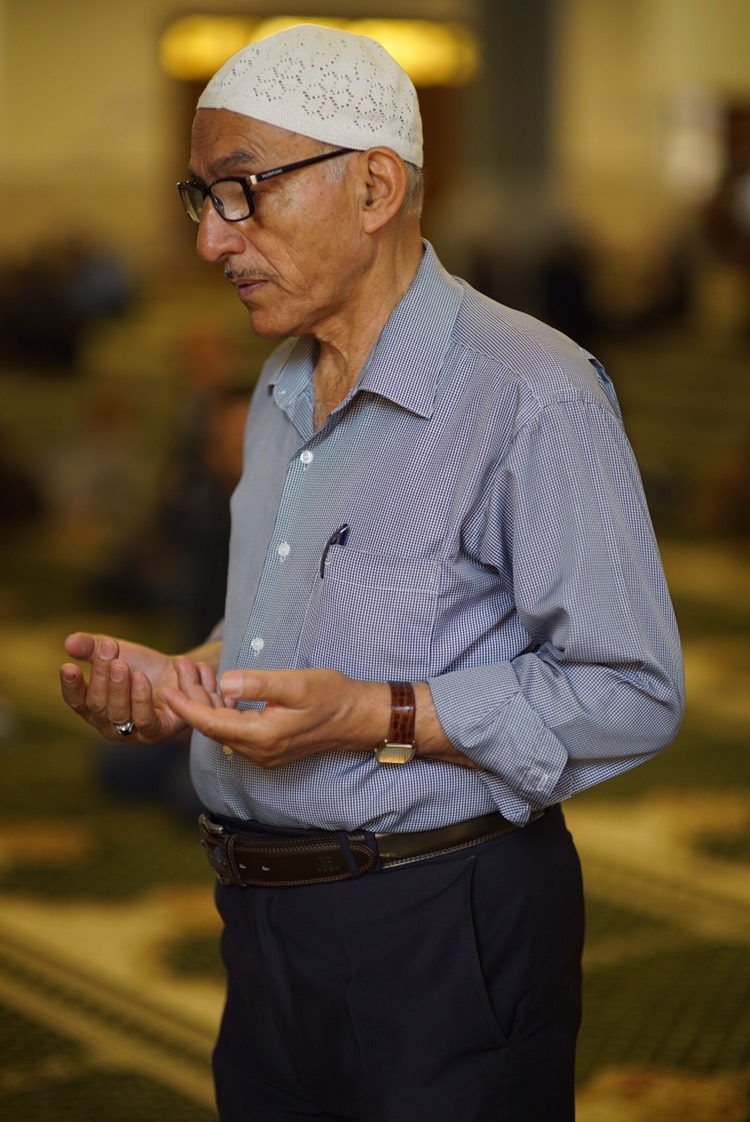 بە وێنە... نزا و پاڕانەوەی رۆژوەوانان لە مزگەوتی گەورەی سلێمانی