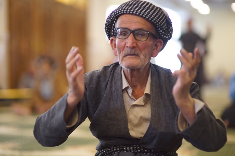 بە وێنە... نزا و پاڕانەوەی رۆژوەوانان لە مزگەوتی گەورەی سلێمانی