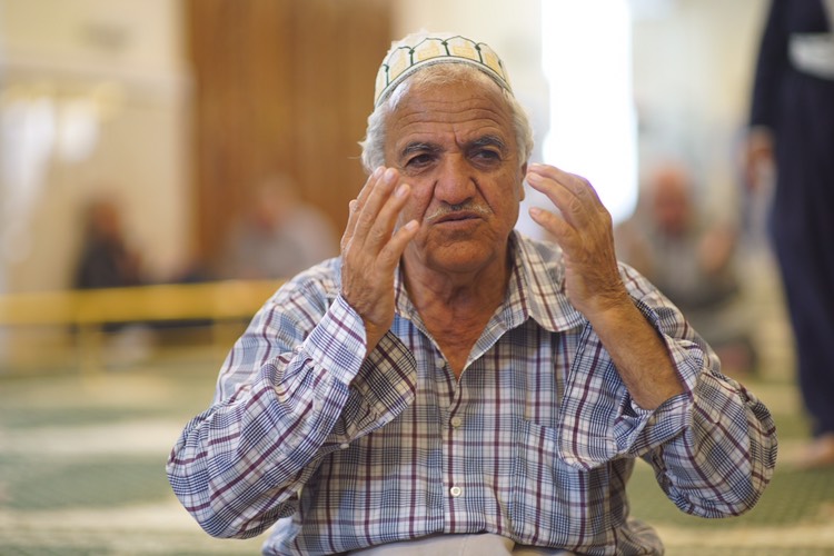 بە وێنە... نزا و پاڕانەوەی رۆژوەوانان لە مزگەوتی گەورەی سلێمانی