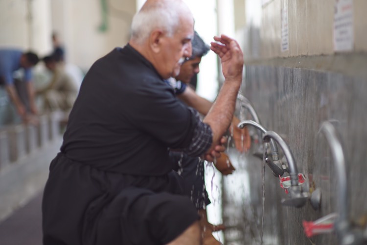 بە وێنە... نزا و پاڕانەوەی رۆژوەوانان لە مزگەوتی گەورەی سلێمانی