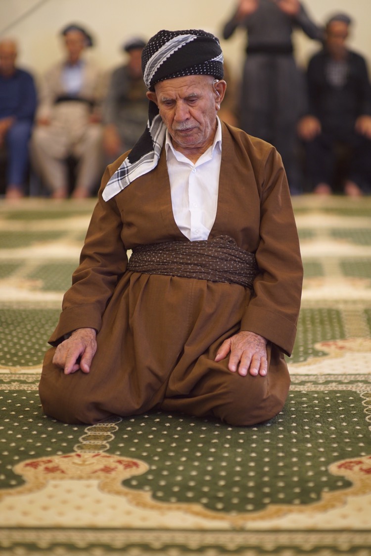 بە وێنە... نزا و پاڕانەوەی رۆژوەوانان لە مزگەوتی گەورەی سلێمانی