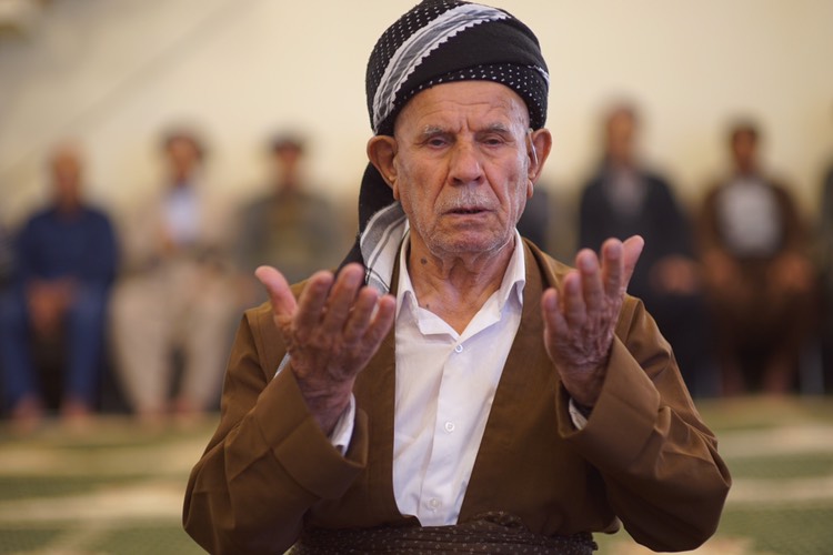 بە وێنە... نزا و پاڕانەوەی رۆژوەوانان لە مزگەوتی گەورەی سلێمانی