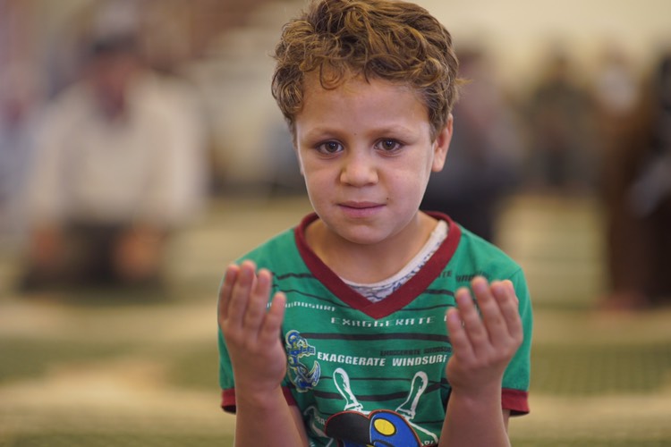 بە وێنە... نزا و پاڕانەوەی رۆژوەوانان لە مزگەوتی گەورەی سلێمانی