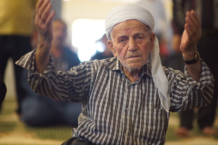 بە وێنە... نزا و پاڕانەوەی رۆژوەوانان لە مزگەوتی گەورەی سلێمانی