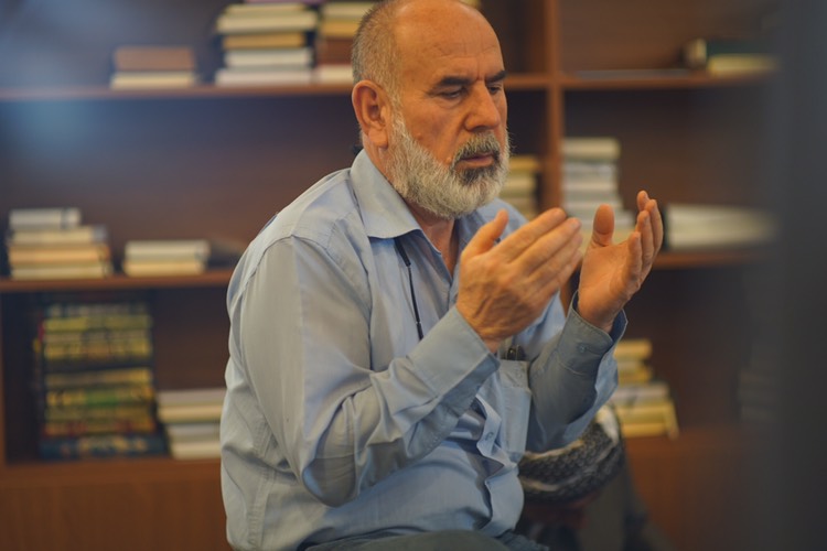 بە وێنە... نزا و پاڕانەوەی رۆژوەوانان لە مزگەوتی گەورەی سلێمانی