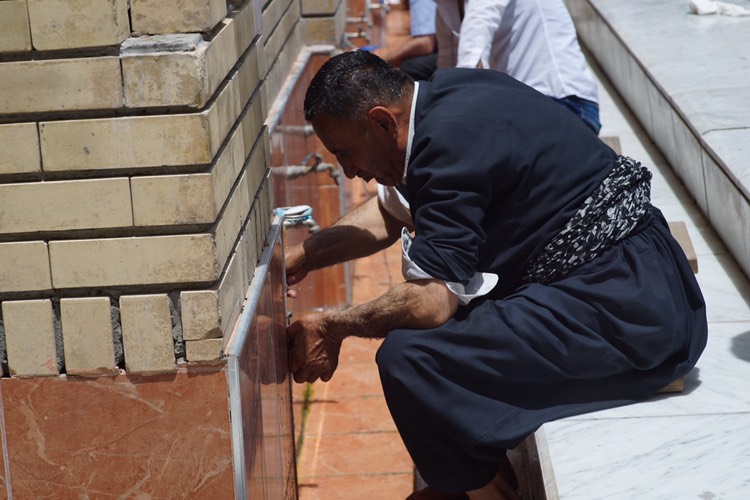 بە وێنە... نزا و پاڕانەوەی رۆژوەوانان لە مزگەوتی گەورەی سلێمانی