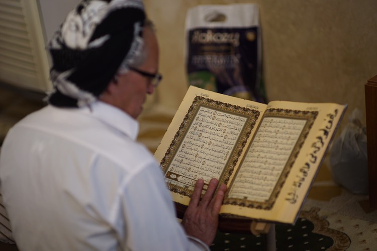 بە وێنە... نزا و پاڕانەوەی رۆژوەوانان لە مزگەوتی گەورەی سلێمانی