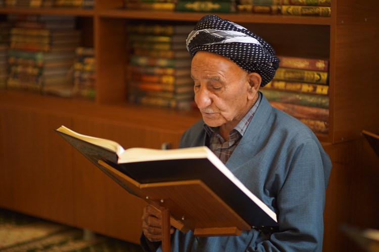 بە وێنە... نزا و پاڕانەوەی رۆژوەوانان لە مزگەوتی گەورەی سلێمانی