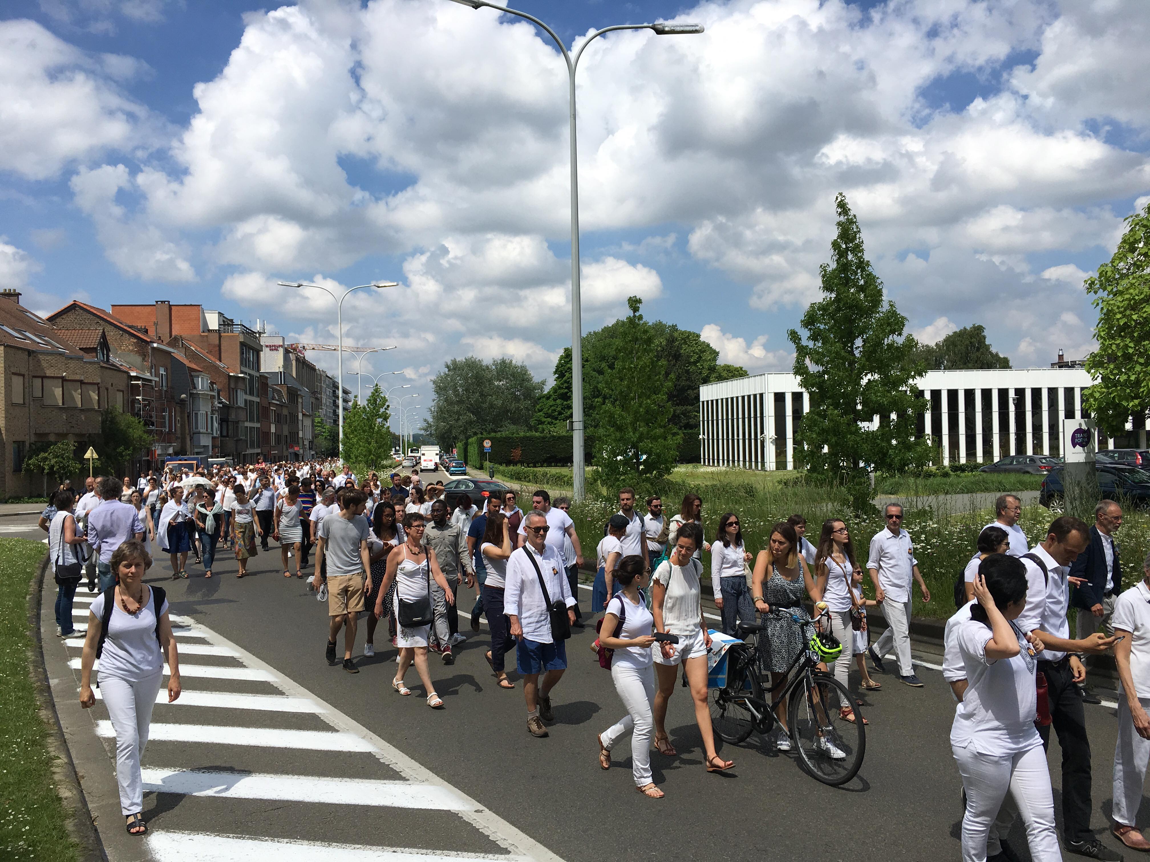 Dozens of hundreds of people on Wednesday attended a funeral ceremony and burial for 2-year-old Mawda Shamdin, a Kurdish girl who was shot and killed by police, Brussels, Belgium, May 30, 2018. (Photo: Kurdistan 24/Barzan Hassan) 