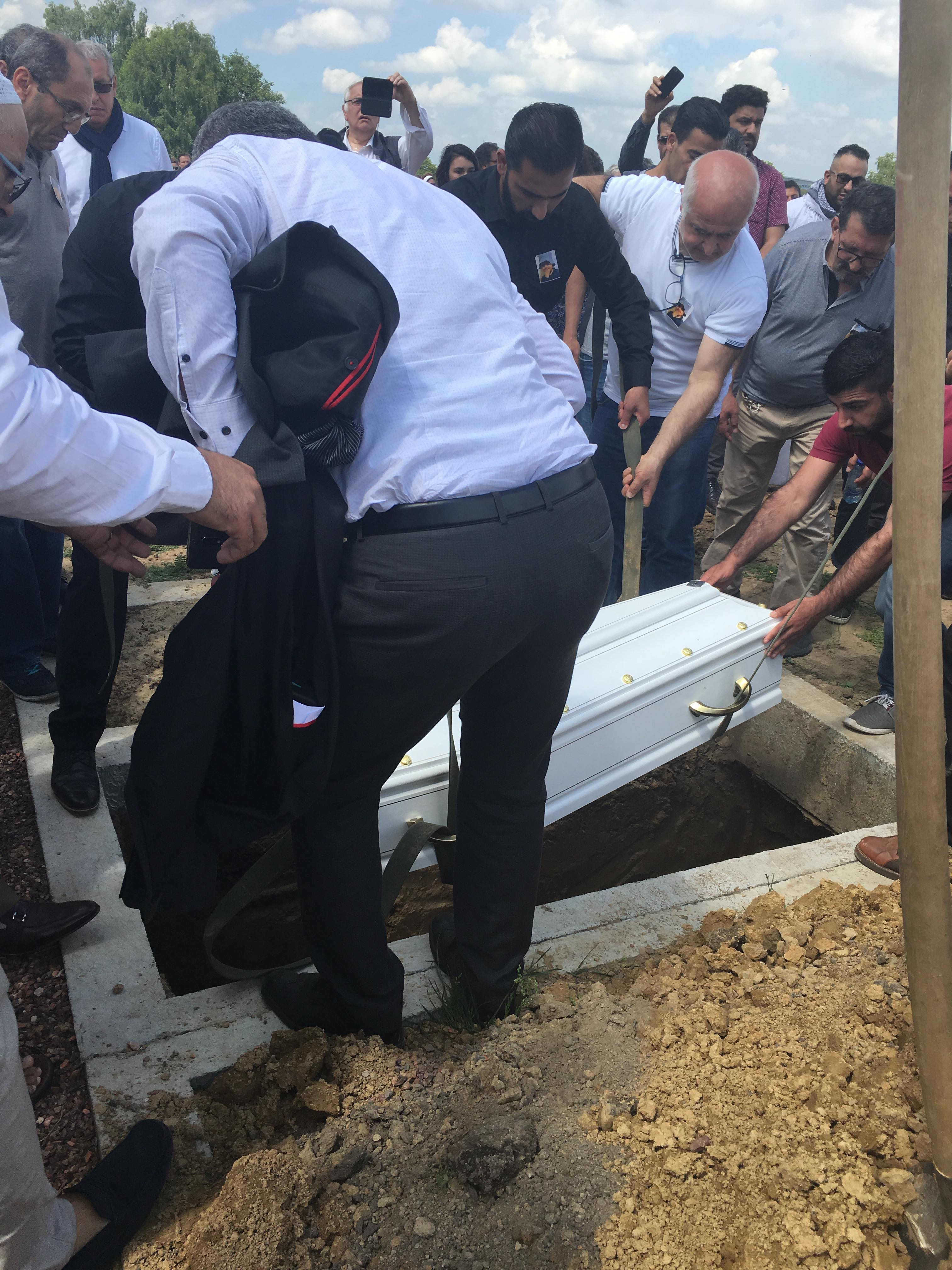 Dozens of hundreds of people on Wednesday attended a funeral ceremony and burial for 2-year-old Mawda Shamdin, a Kurdish girl who was shot and killed by police, Brussels, Belgium, May 30, 2018. (Photo: Kurdistan 24/Barzan Hassan) 