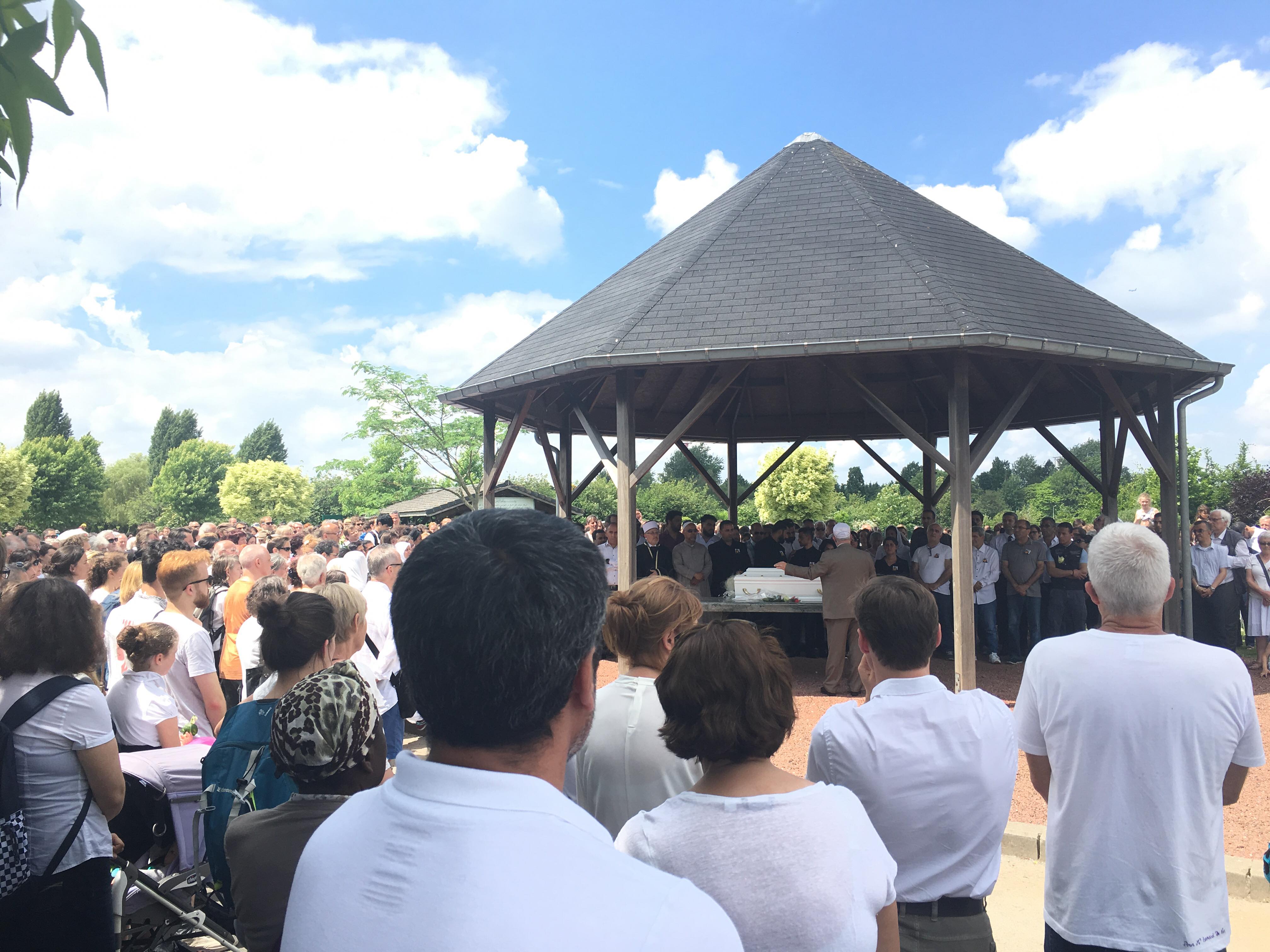 Dozens of hundreds of people on Wednesday attended a funeral ceremony and burial for 2-year-old Mawda Shamdin, a Kurdish girl who was shot and killed by police, Brussels, Belgium, May 30, 2018. (Photo: Kurdistan 24/Barzan Hassan) 
