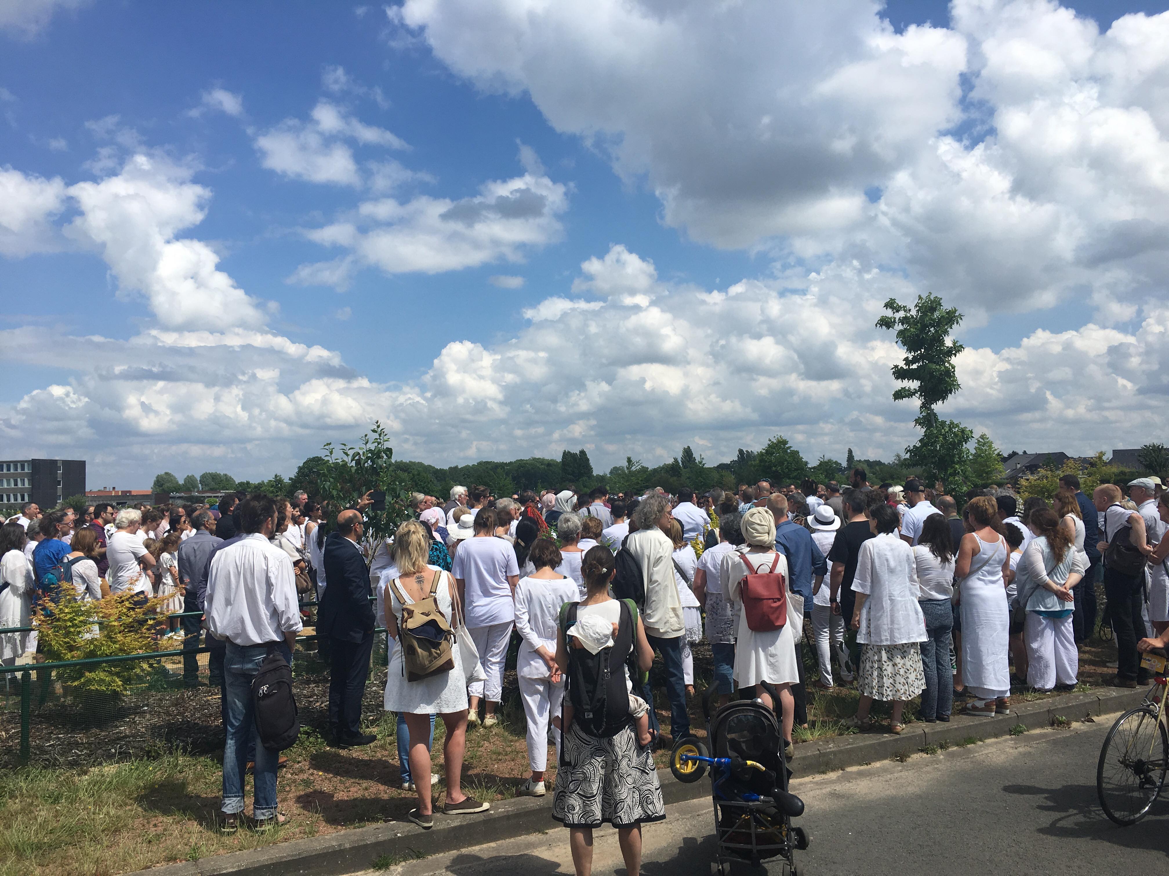 Dozens of hundreds of people on Wednesday attended a funeral ceremony and burial for 2-year-old Mawda Shamdin, a Kurdish girl who was shot and killed by police, Brussels, Belgium, May 30, 2018. (Photo: Kurdistan 24/Barzan Hassan) 