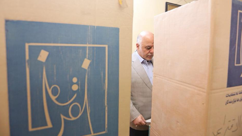 العبادي يأمر بفتح الأجواء أمام حركة الطيران