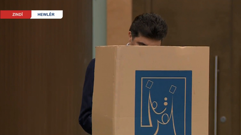 نيجيرفان بارزاني أول مسؤول يدلي بصوته في الانتخابات