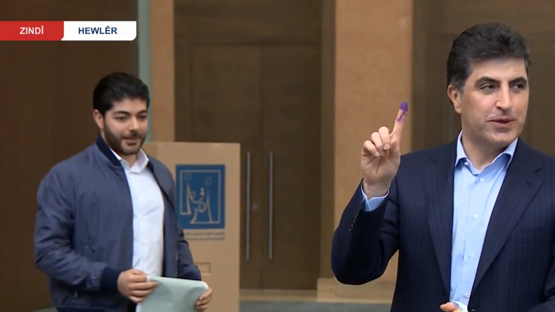 نيجيرفان بارزاني أول مسؤول يدلي بصوته في الانتخابات