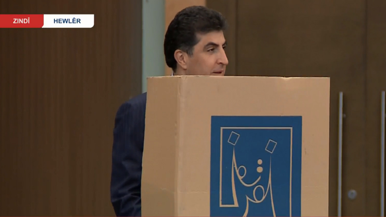 نيجيرفان بارزاني أول مسؤول يدلي بصوته في الانتخابات