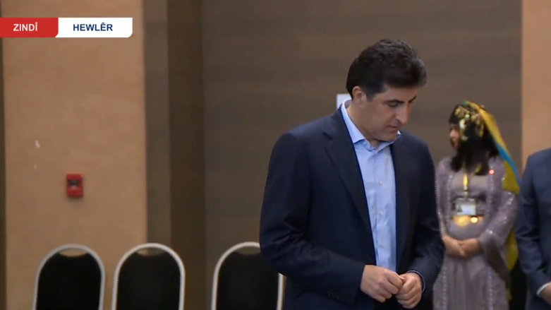 نيجيرفان بارزاني أول مسؤول يدلي بصوته في الانتخابات