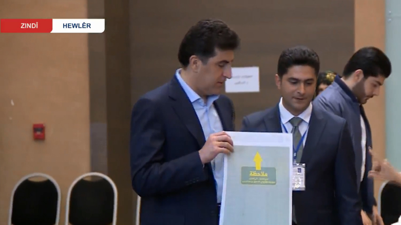 نيجيرفان بارزاني أول مسؤول يدلي بصوته في الانتخابات