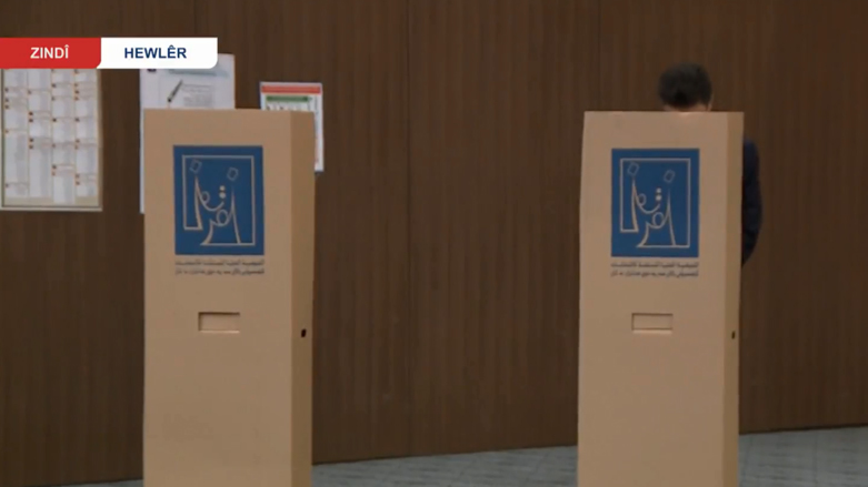 نيجيرفان بارزاني أول مسؤول يدلي بصوته في الانتخابات