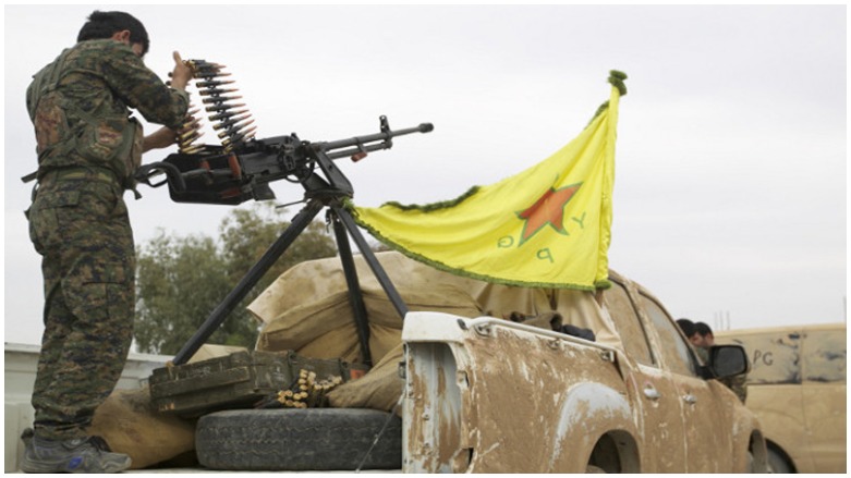 Şer di nav YPG û çekdarên Artêşa Azad de li bajarokê Mabeta yê Efrînê derket