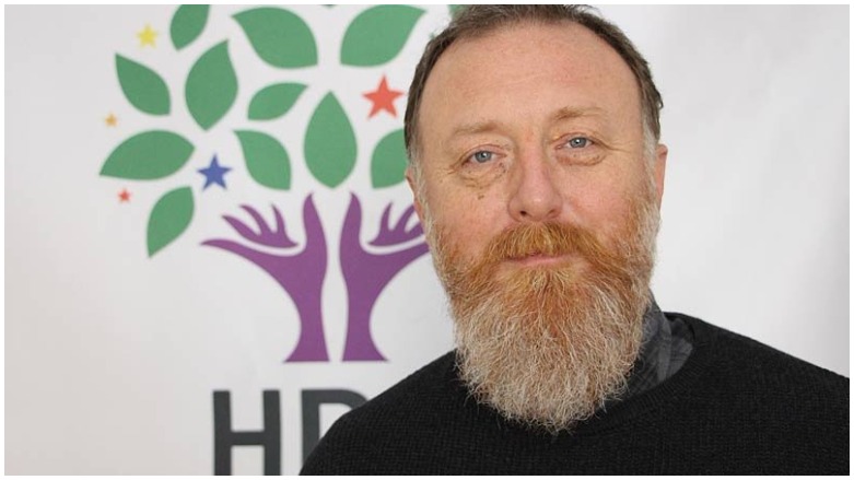 Polîsê Tirkiyê dest li ser pasaporta hevserokê HDPê danîn 