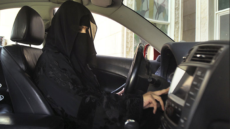 به‌ڤیدۆ.. بزانه‌ یه‌كه‌م ئافره‌تی سعوودی كه‌ مۆڵه‌تی شۆفێری وه‌رگرت كێیه‌