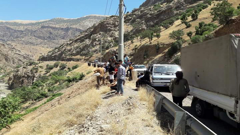 Locals find the body of the drowned Kurdish man hours after searching in the river. (Photo: Kurdistan 24)