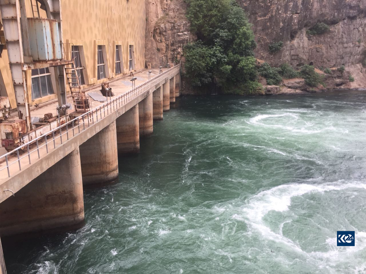 بە وێنە... ئێران بەنداوی دوكان بەتاڵ دەكات