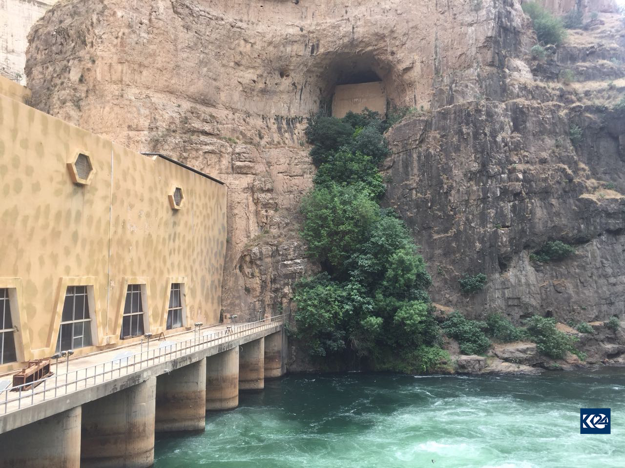 بە وێنە... ئێران بەنداوی دوكان بەتاڵ دەكات