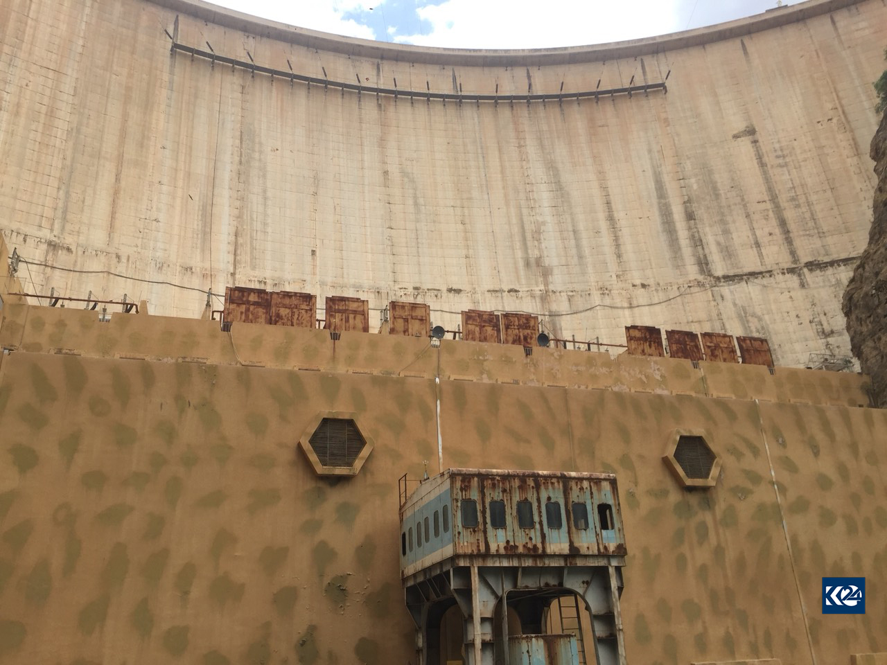 بە وێنە... ئێران بەنداوی دوكان بەتاڵ دەكات